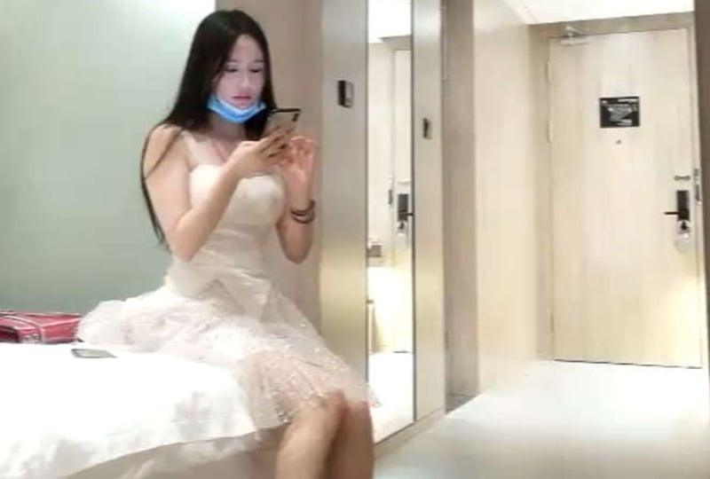 我们玩个游戏,你赢就口出来,你输就不戴套!