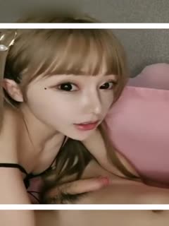 高颜值网红脸妹子连体网袜给炮友口交,舔弄深喉口交